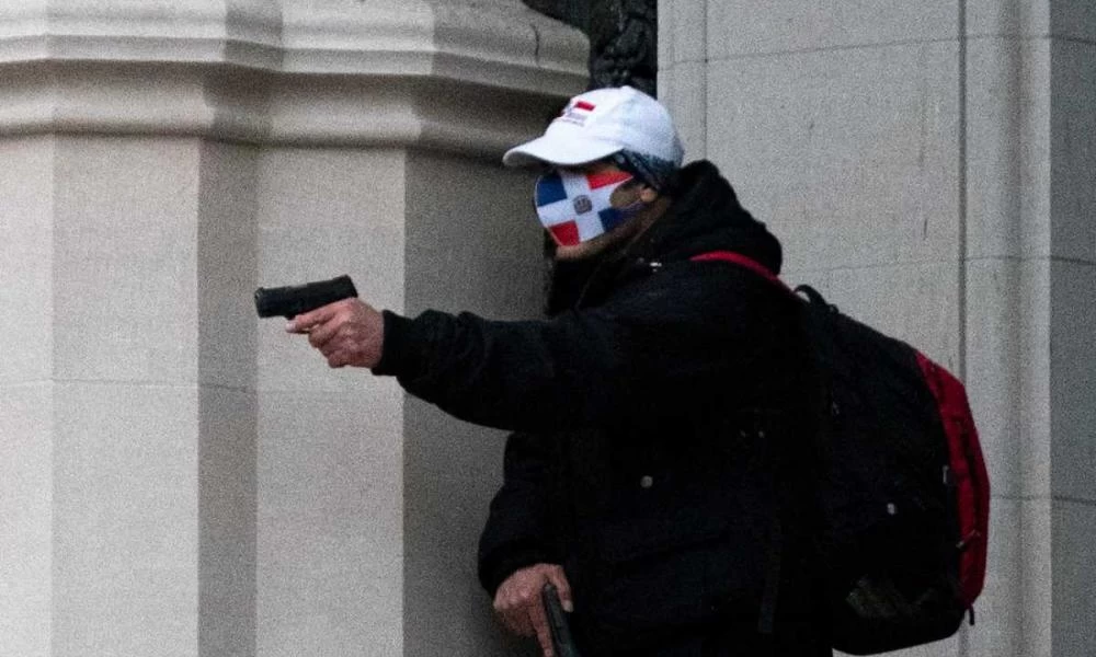 Μανχάταν: Αστυνομικοί σκότωσαν τον άντρα που πυροβολούσε έξω από καθεδρικό και φώναζε «σκοτώστε με» (βίντεο)